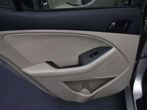 Used 2011 Kia Optima LX FWD image 16