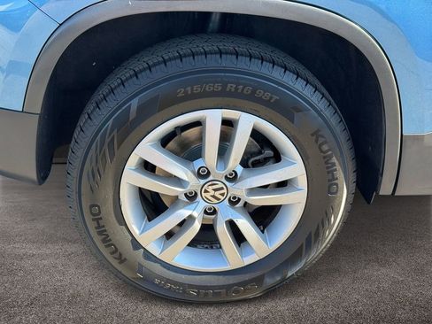 Used 2017 Volkswagen Tiguan S image 8