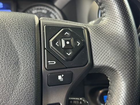 Used 2020 Toyota Tacoma TRD Off-Road w/ Technology Package AWD/4WD image 32