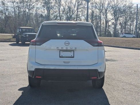 Used 2024 Nissan Rogue S image 6