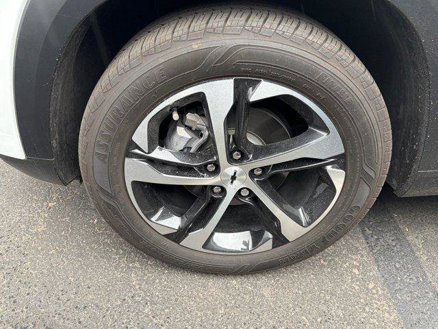 Used 2025 Chevrolet Trax RS w/ Sunroof Package FWD image 6