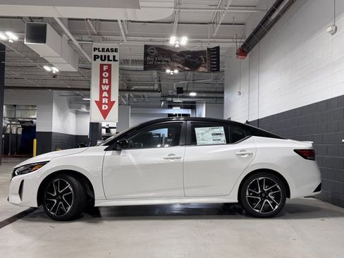 New 2025 Nissan Sentra SR image 32