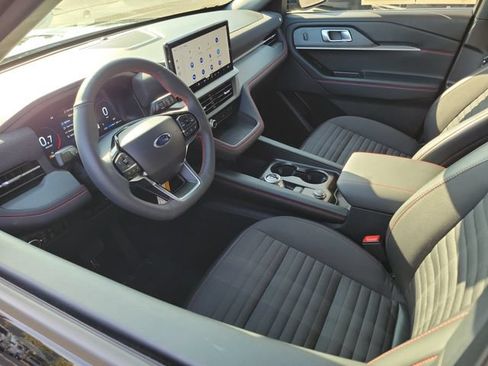 Used 2026 Ford Explorer ST-Line w/ ST-Line Street Pack RWD image 3