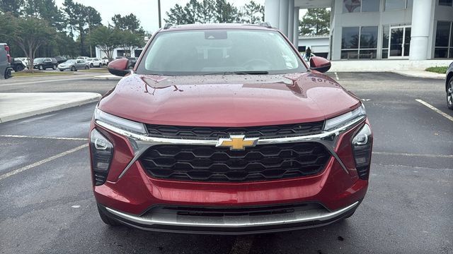 Used 2025 Chevrolet Trax LT w/ LT Convenience Package FWD image 2