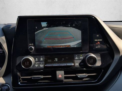 Used 2023 Toyota Highlander LE FWD image 14