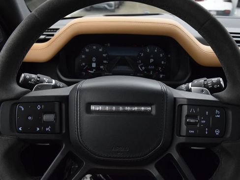Used 2023 Land Rover Defender 110 V8 AWD/4WD image 23