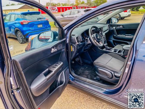 Used 2022 Kia Sportage LX image 10