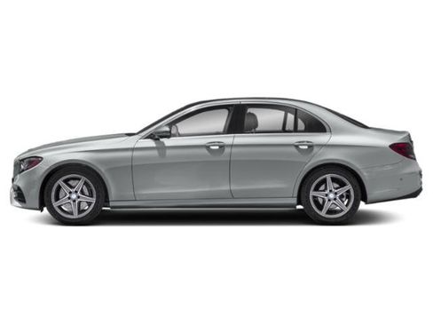 Used 2017 Mercedes-Benz E 300 4MATIC image 3