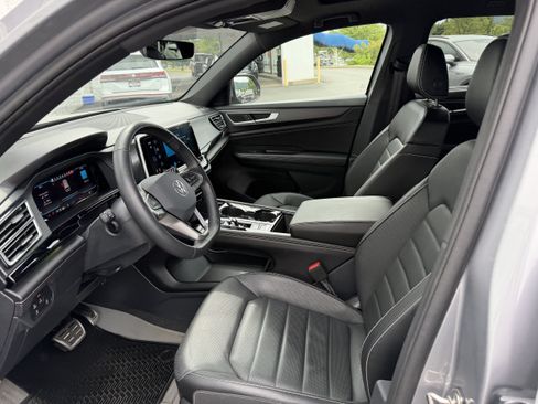 Used 2024 Volkswagen Atlas Cross Sport SEL R-Line AWD/4WD image 11