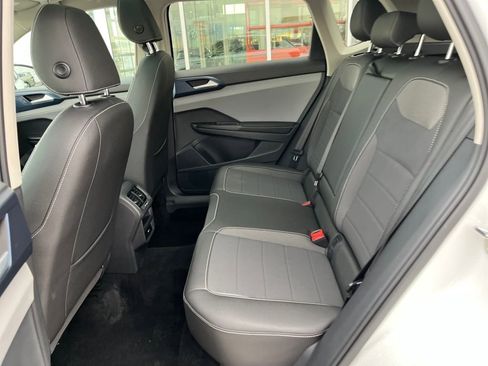 Certified 2024 Volkswagen Taos SE image 31