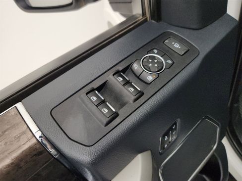 Used 2022 Ford F250 Lariat w/ Tremor Off-Road Package image 21