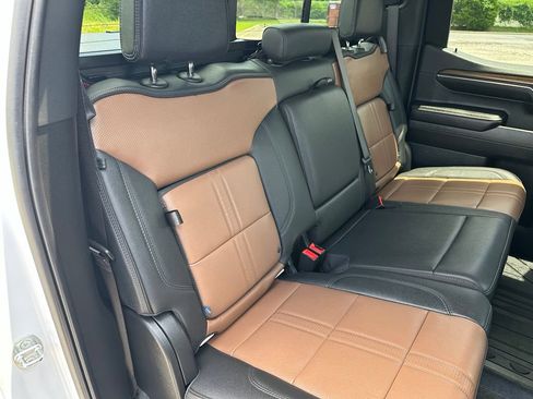 Used 2024 Chevrolet Silverado 1500 High Country AWD/4WD image 31