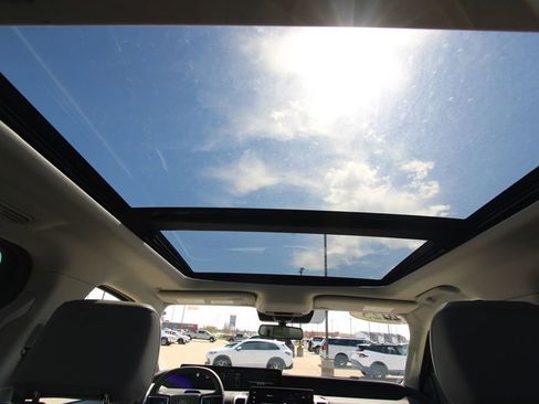 Used 2025 Ford Expedition Active image 12