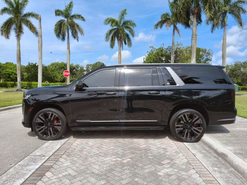 Used 2023 Cadillac Escalade ESV Luxury AWD/4WD image 12
