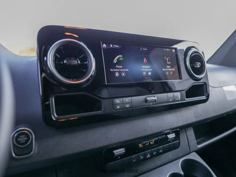 Used 2024 Mercedes-Benz Sprinter 2500 image 34