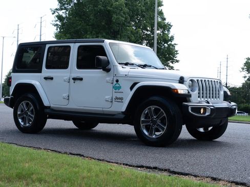 Used 2020 Jeep Wrangler Unlimited Sahara AWD/4WD image 4