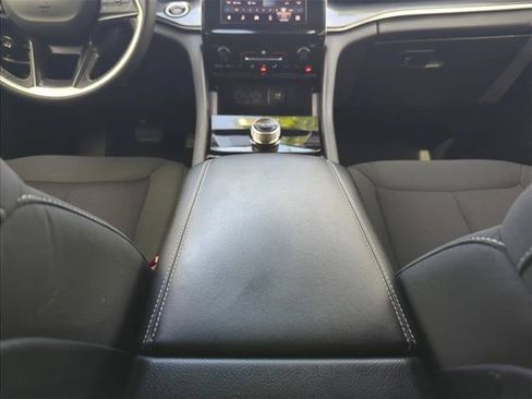 Used 2023 Jeep Grand Cherokee Laredo RWD image 19
