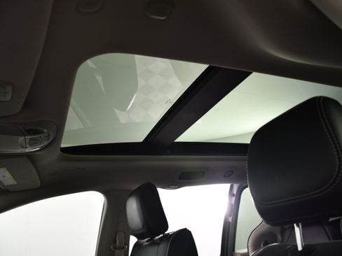 Used 2023 Chrysler Pacifica Limited FWD image 39