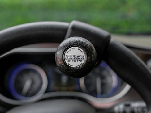 Used 2018 Chrysler Pacifica Touring Plus w/ Tire & Wheel Group image 17