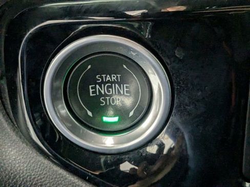 Certified 2025 GMC Sierra 1500 SLT image 23