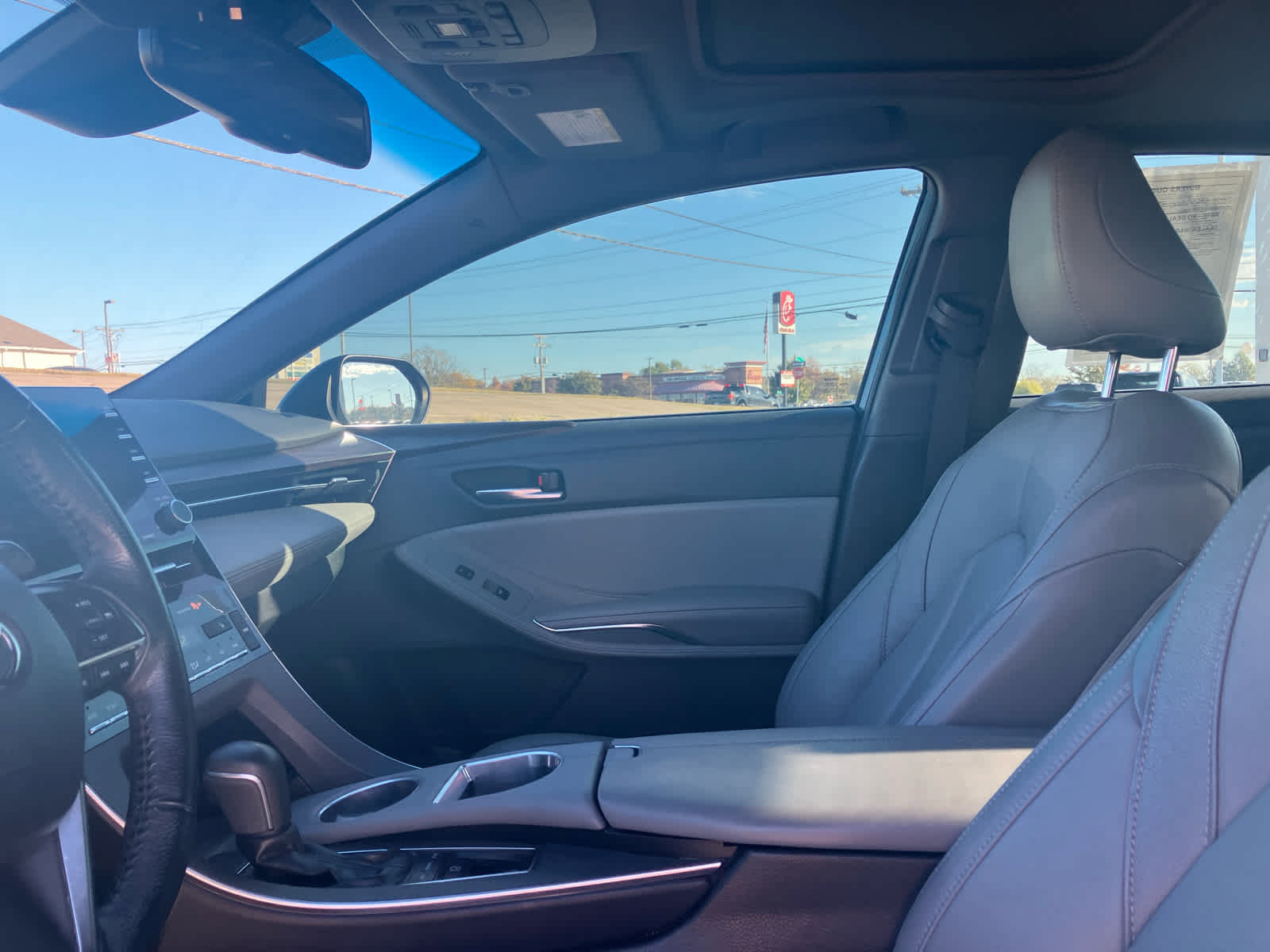 Used 2019 Toyota Avalon XLE w/ Moonroof Package FWD image 10