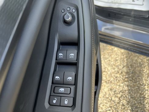 New 2025 Jeep Grand Cherokee Altitude image 23