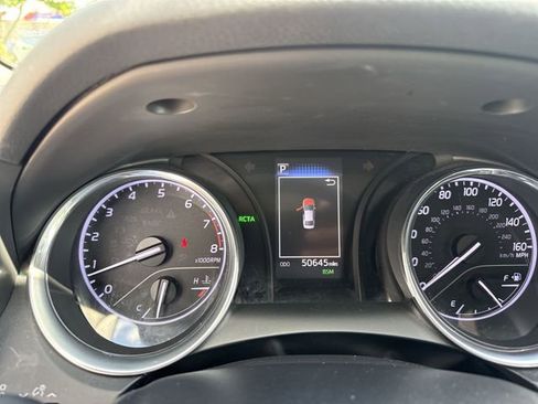 Used 2020 Toyota Camry SE w/ Convenience Package image 15