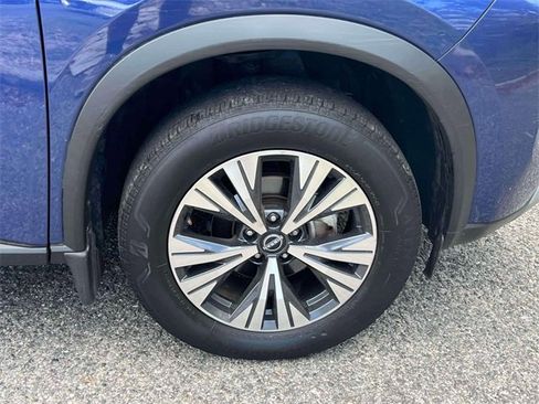 Used 2023 Nissan Rogue SV image 9