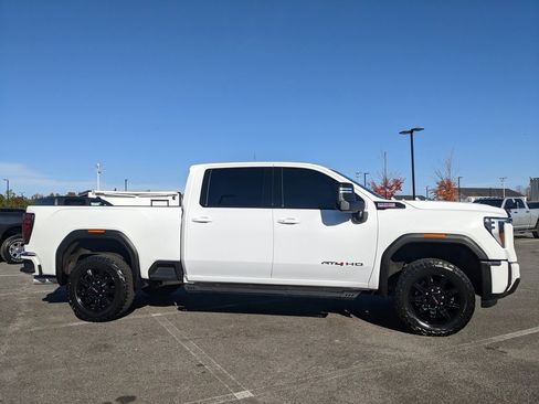 Used 2024 GMC Sierra 2500 AT4 image 23