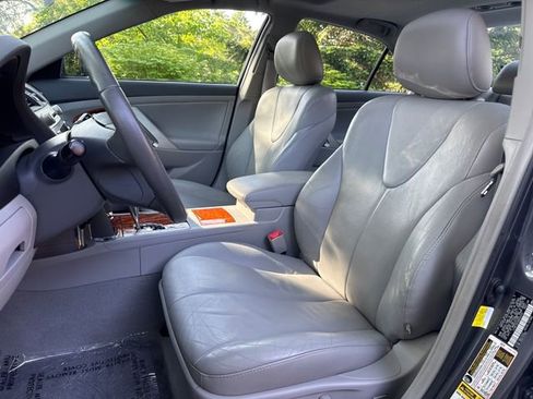 Used 2011 Toyota Camry XLE w/ XLE Extra-Value Pkg #2 FWD image 7