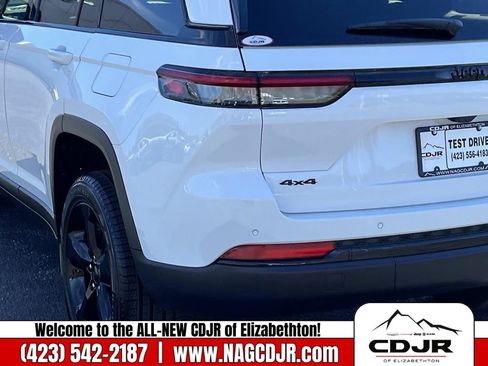 New 2025 Jeep Grand Cherokee Limited w/ Black Appearance Package image 5