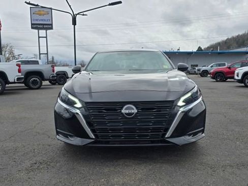 Used 2024 Nissan Altima 2.5 SV image 2