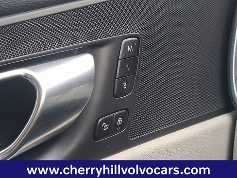 Certified 2022 Volvo XC60 B5 Momentum w/ Advanced Package image 22