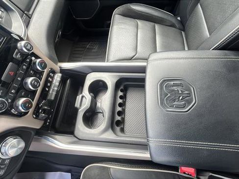 Used 2019 RAM 1500 Laramie AWD/4WD image 17