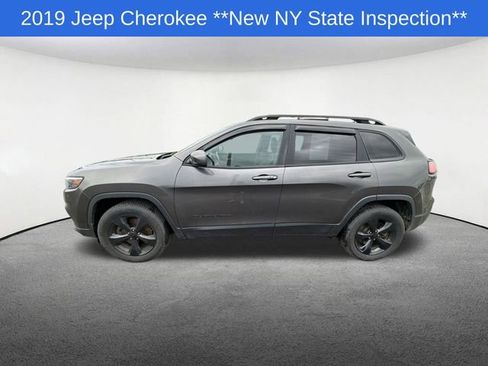 Used 2019 Jeep Cherokee Latitude Plus AWD/4WD image 3