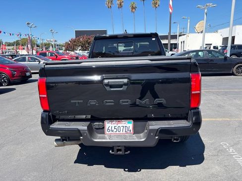 Used 2025 Toyota Tacoma TRD Sport w/ TRD Sport Premium Package AWD/4WD image 5