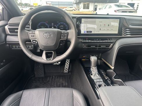 Used 2025 Toyota Camry XSE image 15