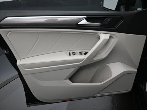 Used 2023 Volkswagen Tiguan SE R-Line image 11