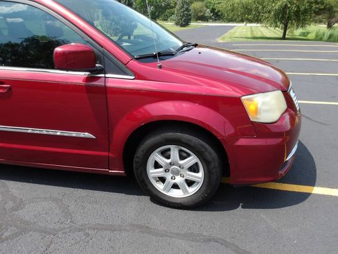 Used 2011 Chrysler Town & Country Touring FWD image 30