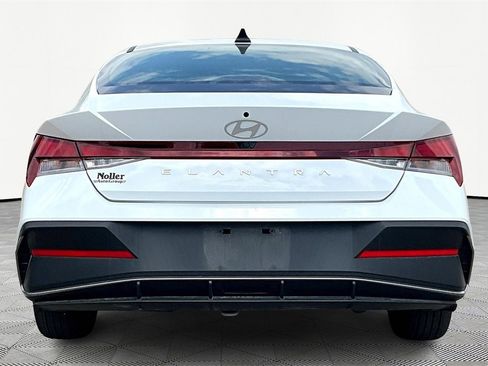 Used 2024 Hyundai Elantra SEL image 4