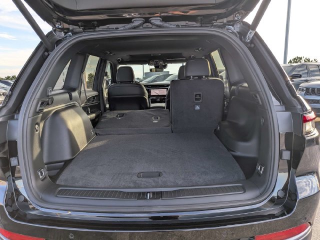 New 2027 Jeep Grand Cherokee Altitude RWD image 13
