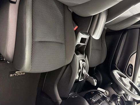 Used 2021 Nissan Rogue Sport S image 24