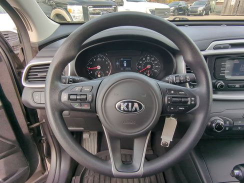 Used 2017 Kia Sorento LX image 24