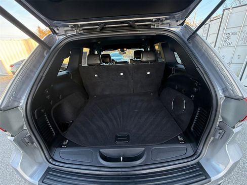 Used 2019 Jeep Grand Cherokee Laredo w/ Laredo X Package image 23