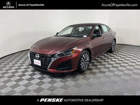 Used 2025 Nissan Altima 2.5 SV image 1