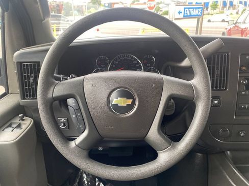 Used 2025 Chevrolet Express 3500 LT w/ LT Preferred Equipment Group RWD image 13