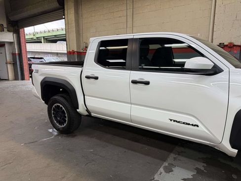Used 2024 Toyota Tacoma TRD Off-Road AWD/4WD image 20