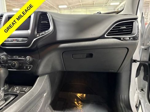 Certified 2021 Jeep Cherokee Latitude Plus AWD/4WD image 45