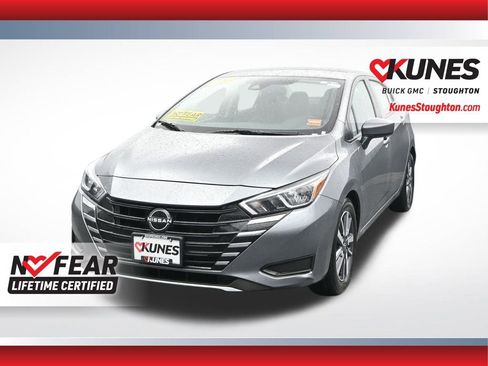 Used 2023 Nissan Versa SV image 4