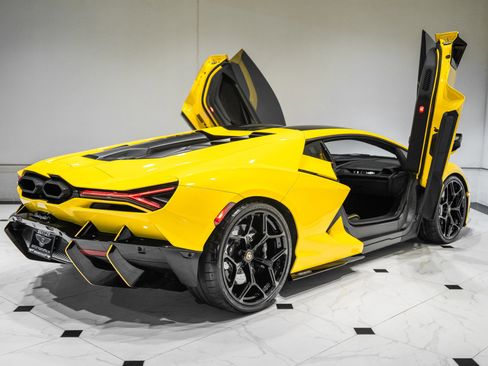 Used 2024 Lamborghini Revuelto image 22